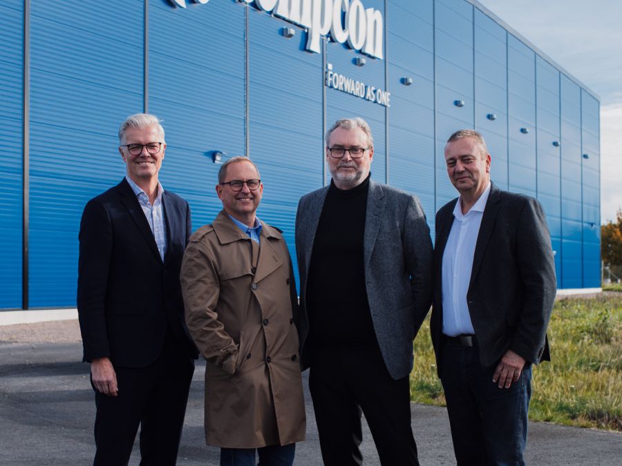 Tempcon framför sitt lager.